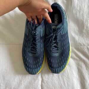 HOKA Clifton 5 (sz 9)